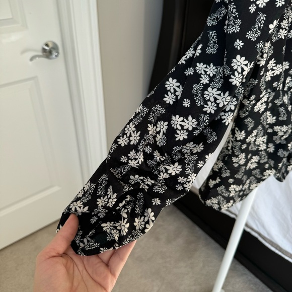 ASTR Ruched Sleeve Ditzy Floral Blouse - Picture 9 of 12